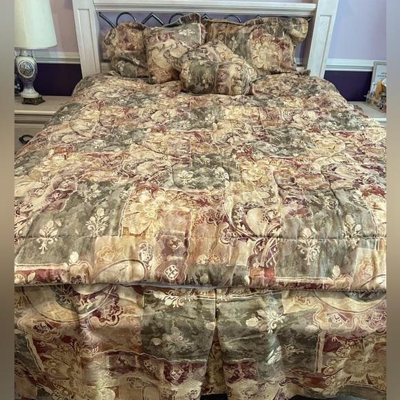 - Vintage Burlington Normandy Damask Queen Decorative Pillows - Picture 7 of 8